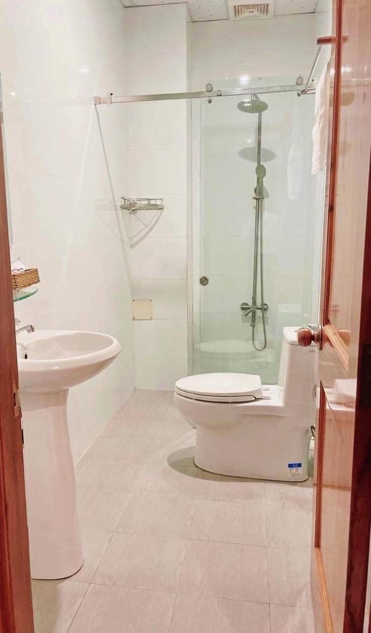 Khach San Tuong Vy Hotel Rach Gia Exterior photo