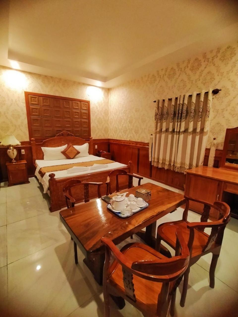 Khach San Tuong Vy Hotel Rach Gia Exterior photo