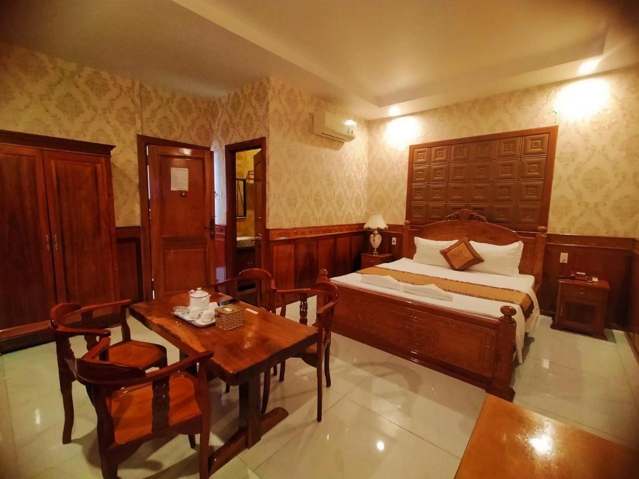 Khach San Tuong Vy Hotel Rach Gia Exterior photo