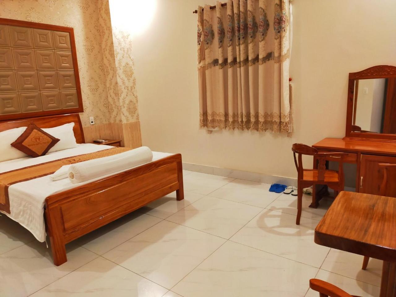 Khach San Tuong Vy Hotel Rach Gia Exterior photo