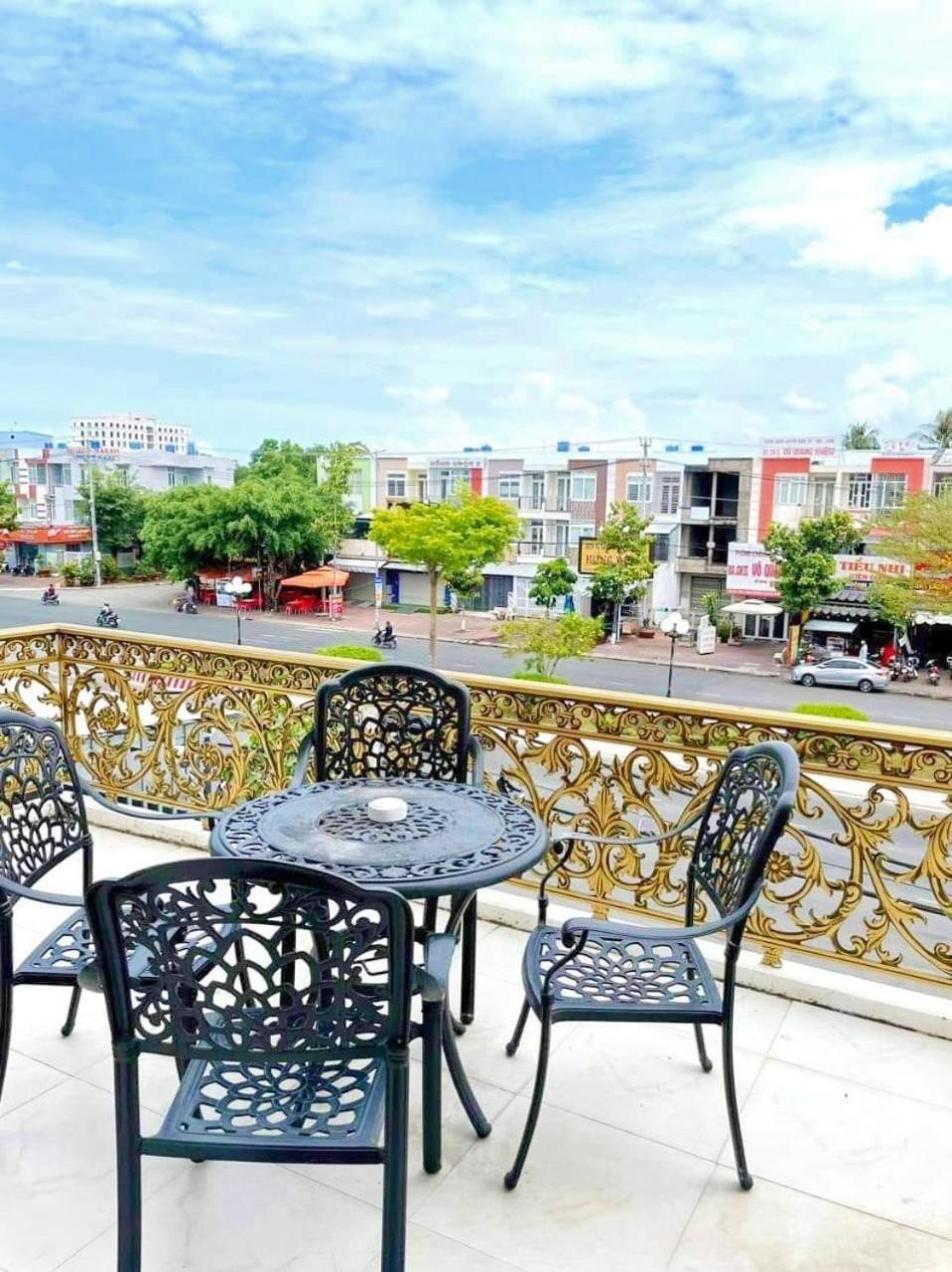 Khach San Tuong Vy Hotel Rach Gia Exterior photo