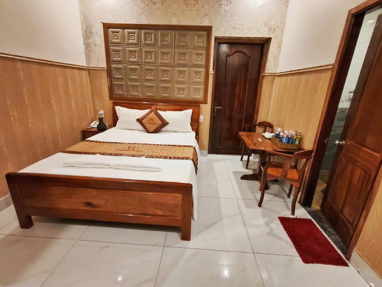 Khach San Tuong Vy Hotel Rach Gia Exterior photo
