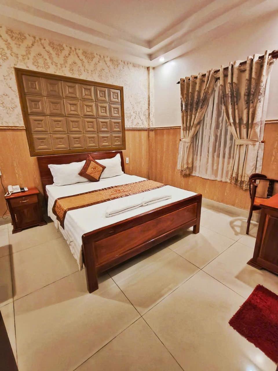 Khach San Tuong Vy Hotel Rach Gia Exterior photo